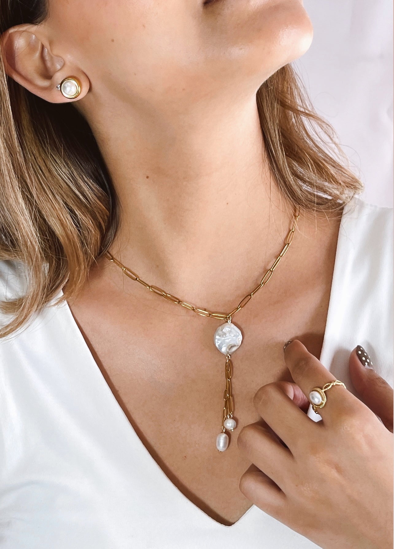 STUDS DORADOS CON PERLA