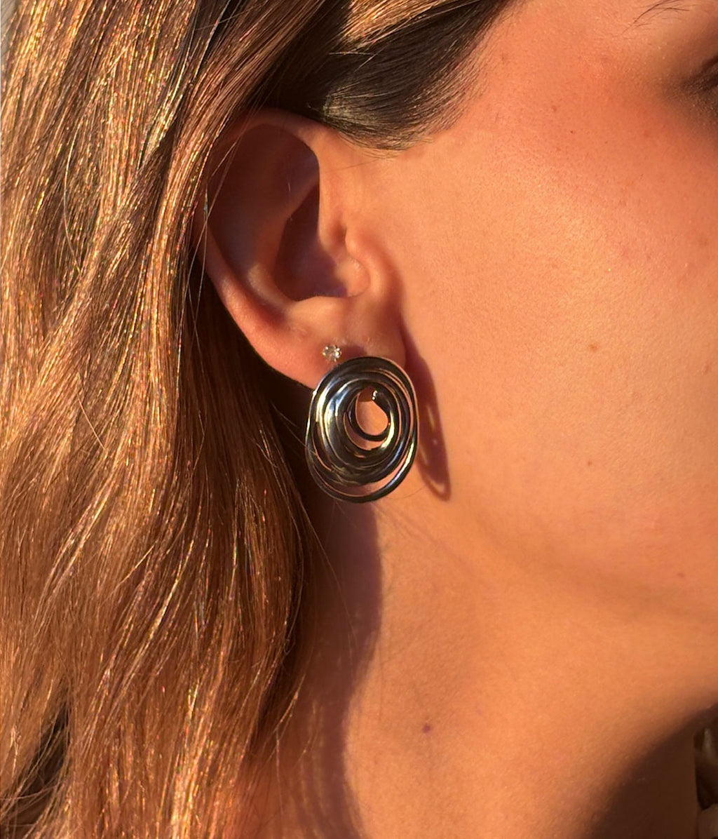 ARETES DE HILO PLATEADO