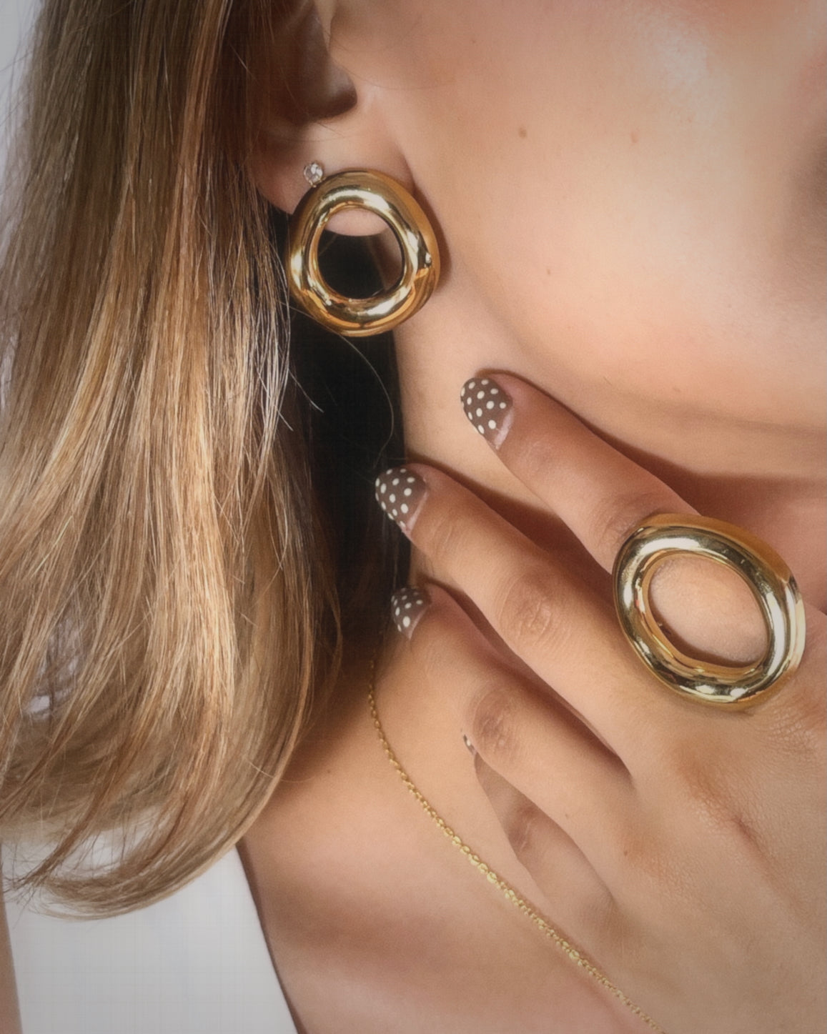 ANILLO OVALO IRREGULAR DORADO