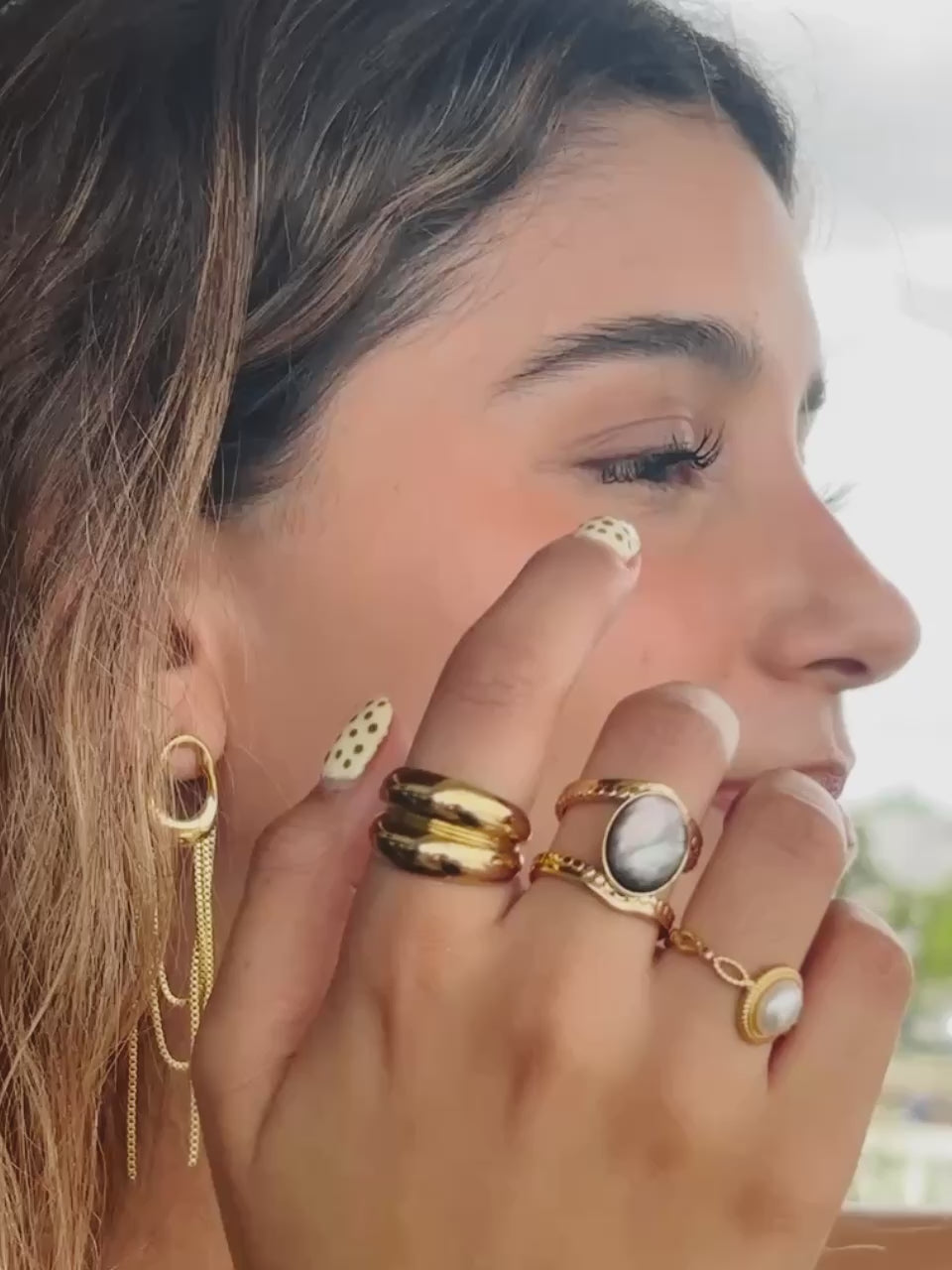 ANILLO CON PIEDRA GRIS DORADO